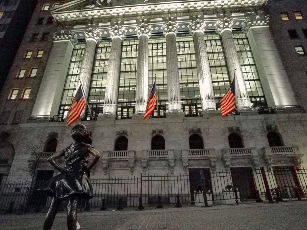 Stocks Settle Mixed as Fed Comments Suggest a Rate Cut Pause