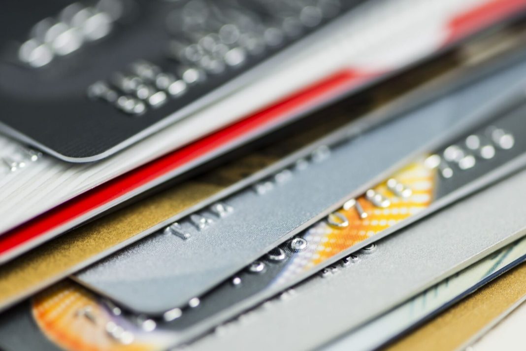 Democratic senators introduce bill to lower credit card late fee cap