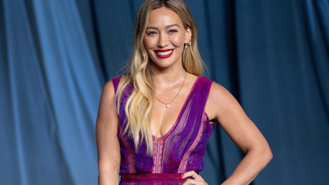 Hilary Duff Performs 'What Dreams Are Made of' for First Time Ever